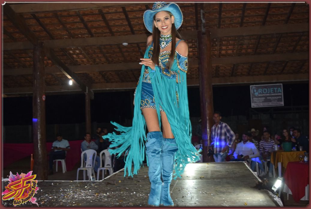 DESFILE DA RAINHA DA EXPOVALE 2019
